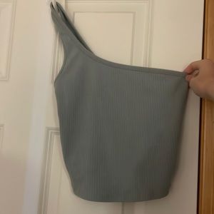 has never been worn so its im perfect condition.